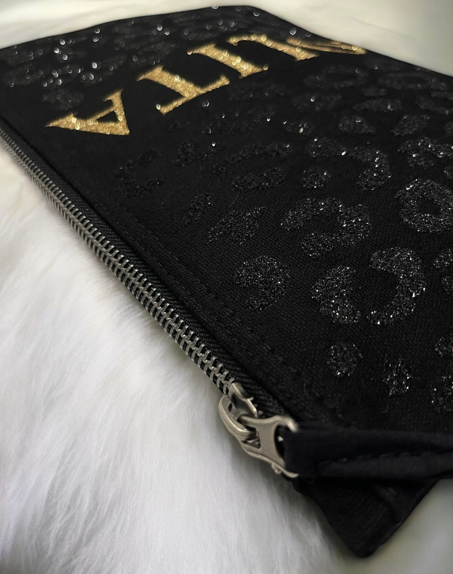 Pochette/trousse noire prénom personnalisable - léopard scintillant