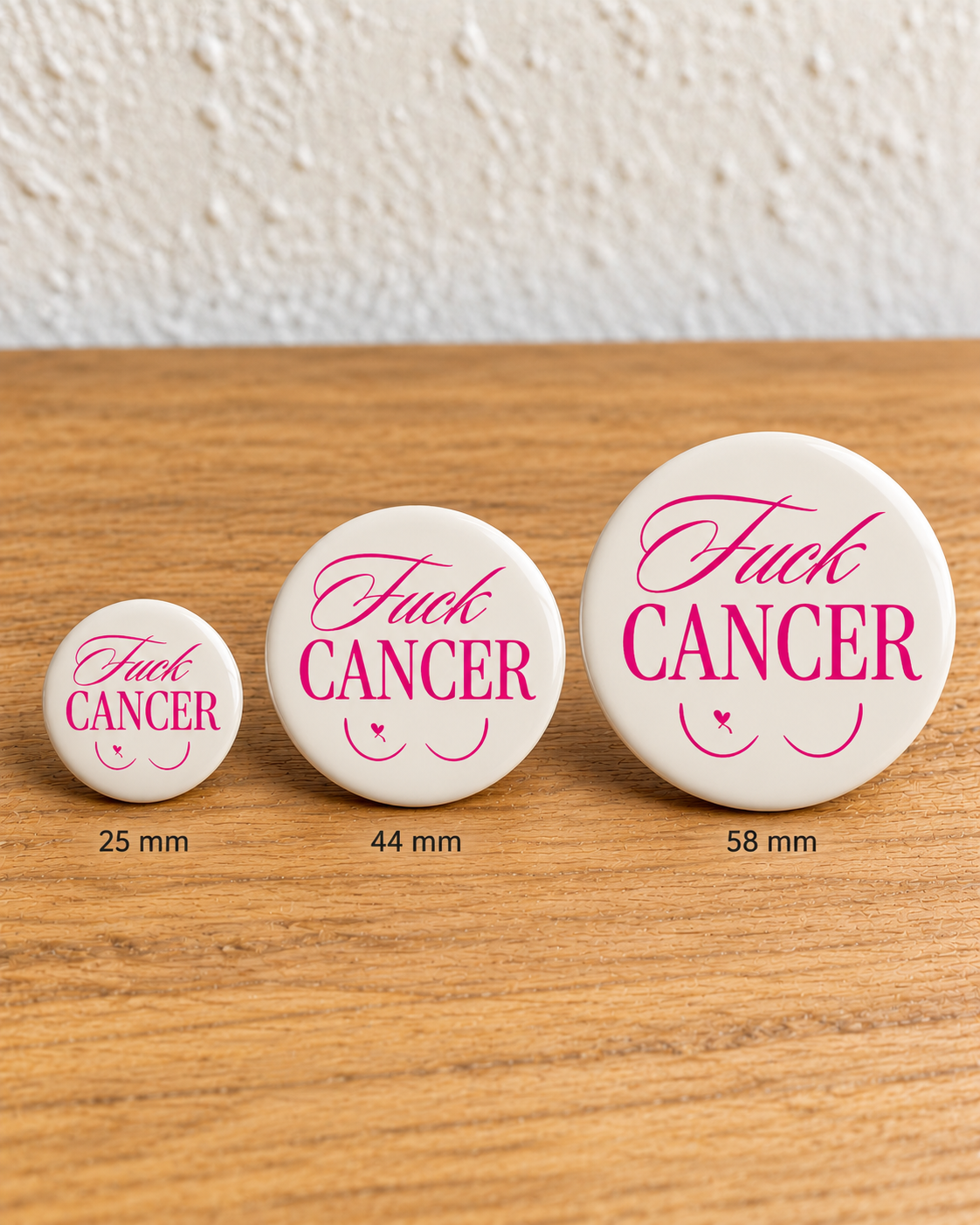 Fuck Cancer – crème et rose — comparaison 25 mm, 44 mm et 58 mm