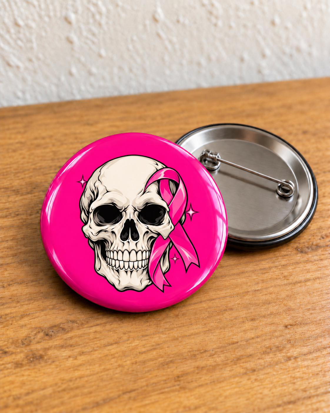 Badge crâne et ruban rose avec épingle au dos