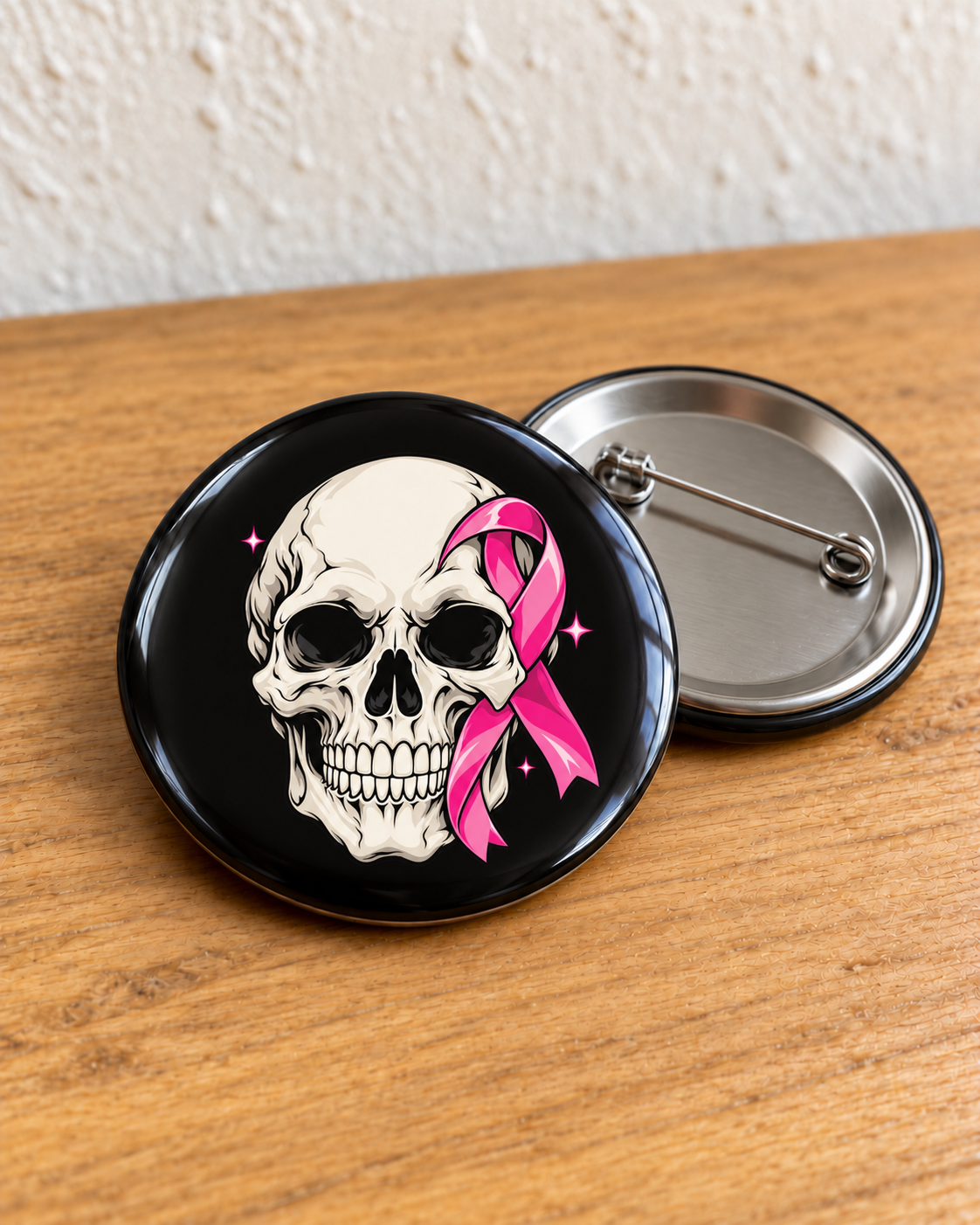 Badge Octobre Rose Crâne et ruban – noir avec épingle au dos