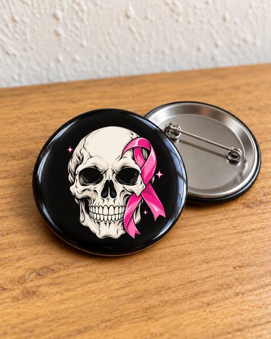 Badge Octobre Rose Crâne et ruban – noir avec épingle au dos