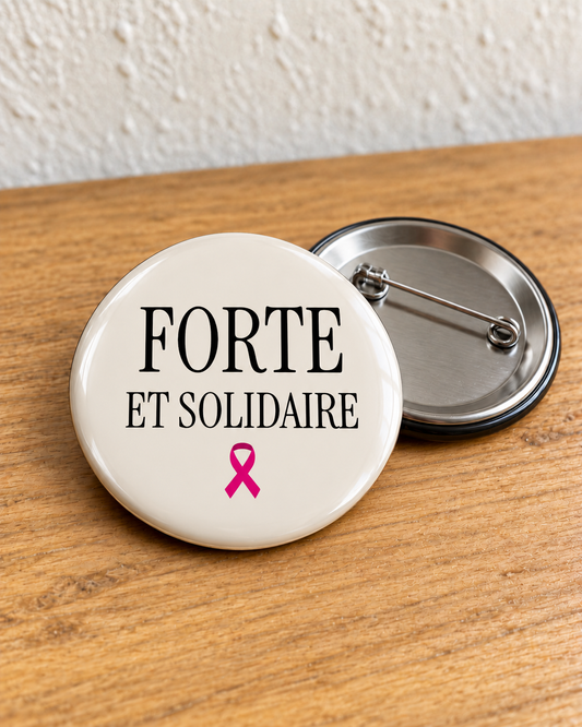 Badge Octobre Rose Forte et solidaire – crème avec épingle au dos