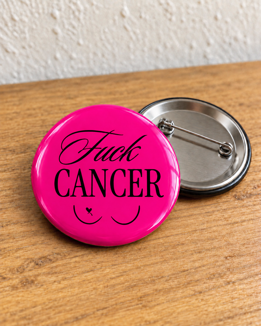 Badge Octobre Rose Fuck Cancer – rose et noir avec épingle au dos